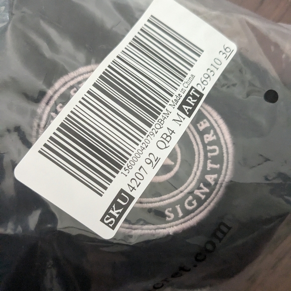 New Victoria secret Closed-Toe Faux Fur Slippers medium - Picture 3 of 4